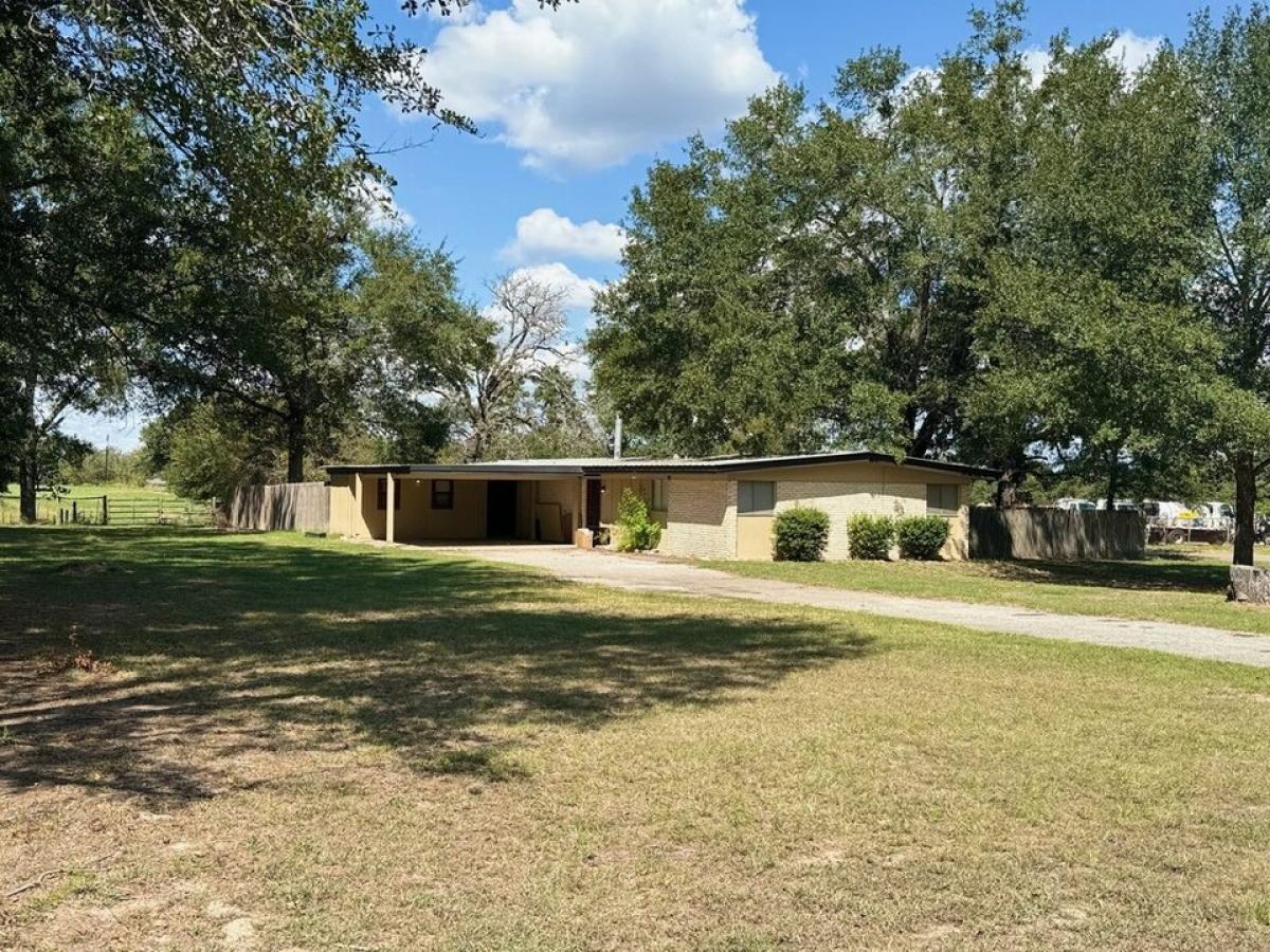 Picture of Home For Sale in Buffalo, Texas, United States