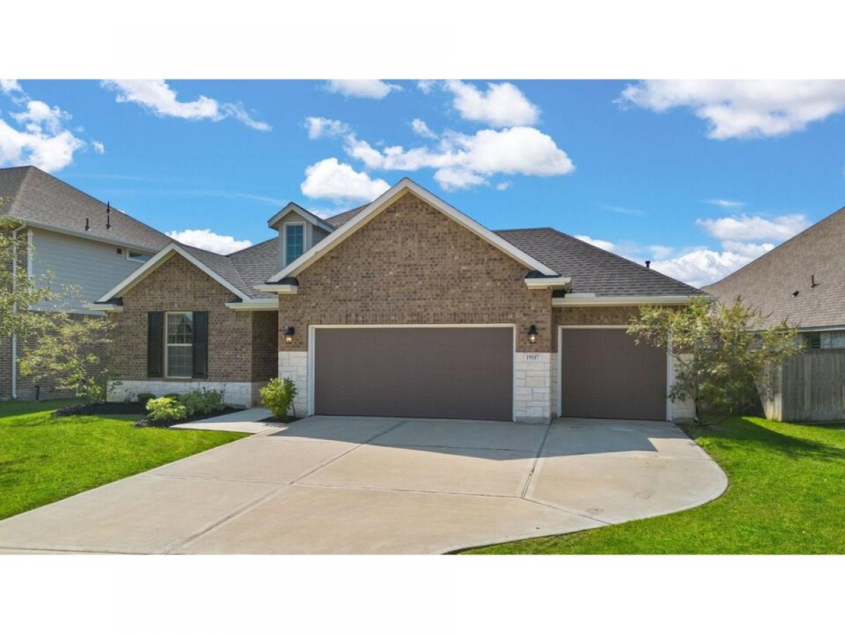 Picture of Home For Sale in Tomball, Texas, United States