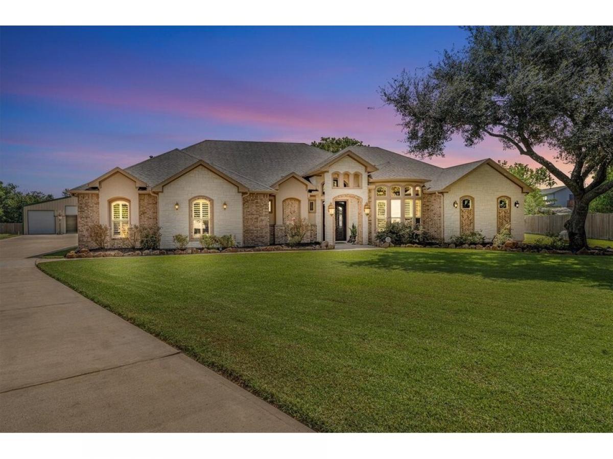 Picture of Home For Sale in Tomball, Texas, United States