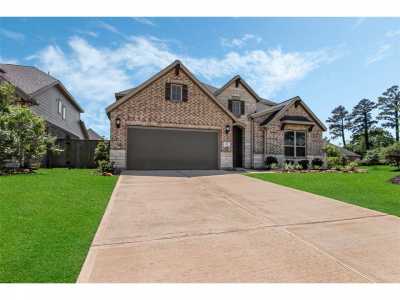 Home For Sale in Pinehurst, Texas