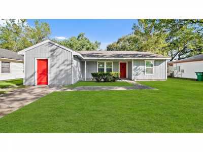 Home For Rent in Angleton, Texas