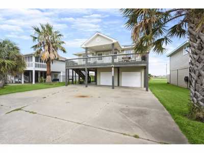 Home For Sale in Crystal Beach, Texas