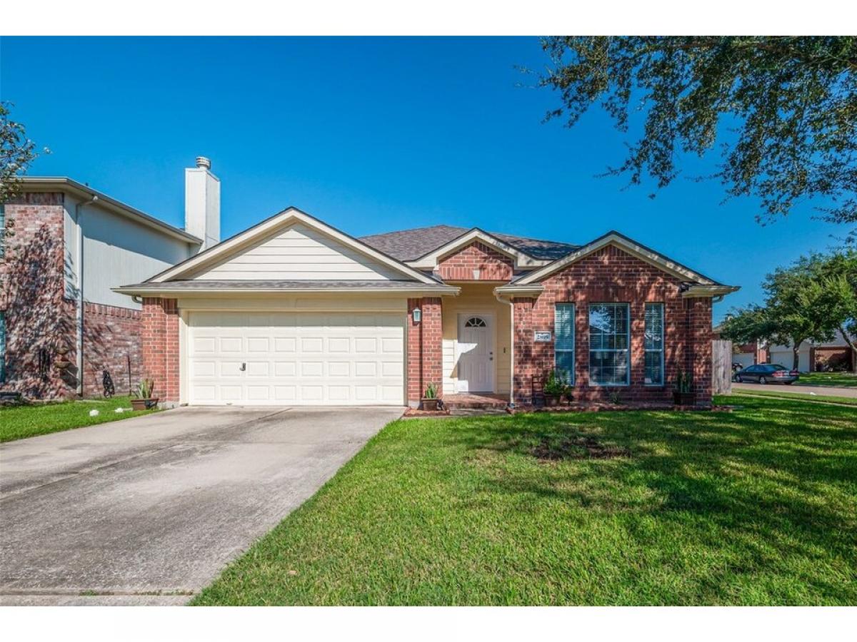 Picture of Home For Sale in Dickinson, Texas, United States