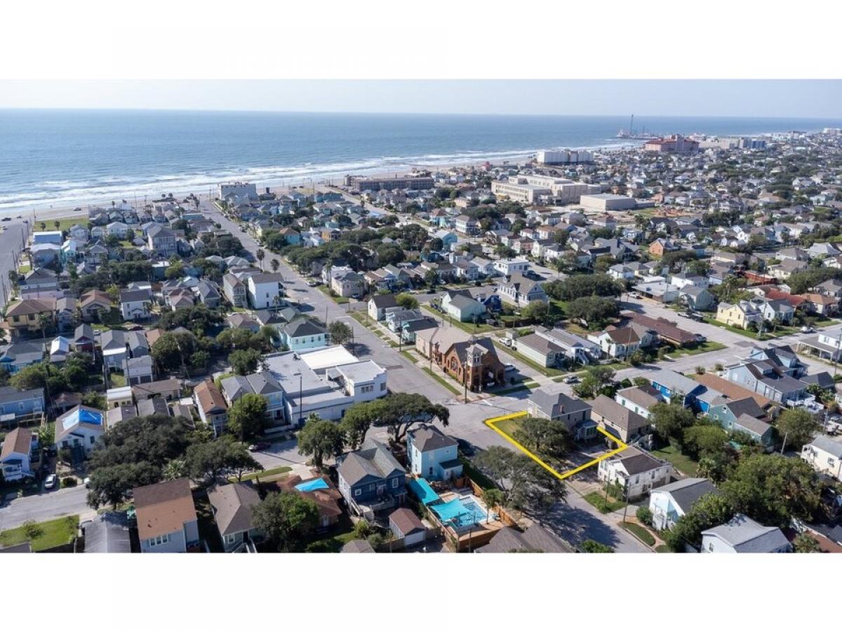 Picture of Home For Sale in Galveston, Texas, United States