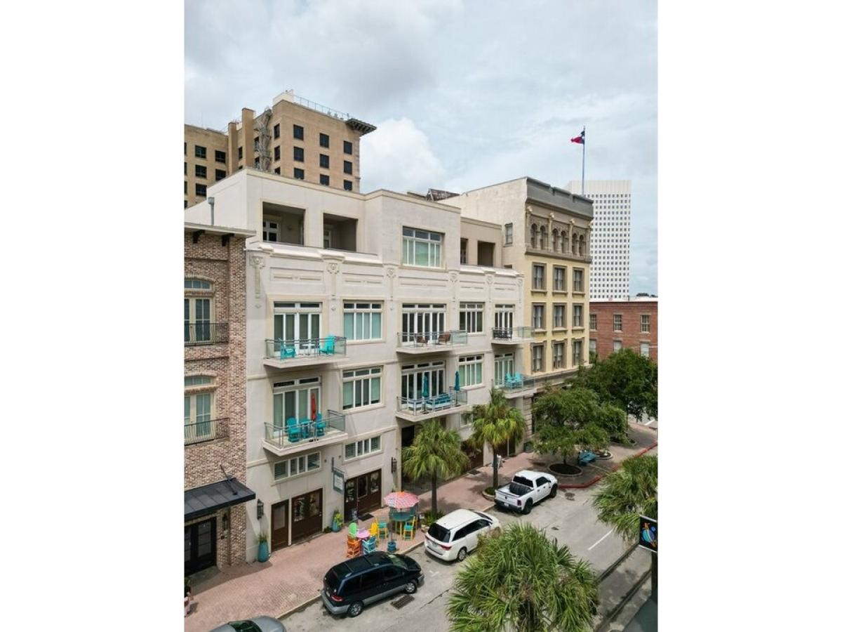 Picture of Home For Sale in Galveston, Texas, United States