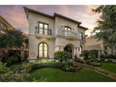 Home For Sale in Bellaire, Texas