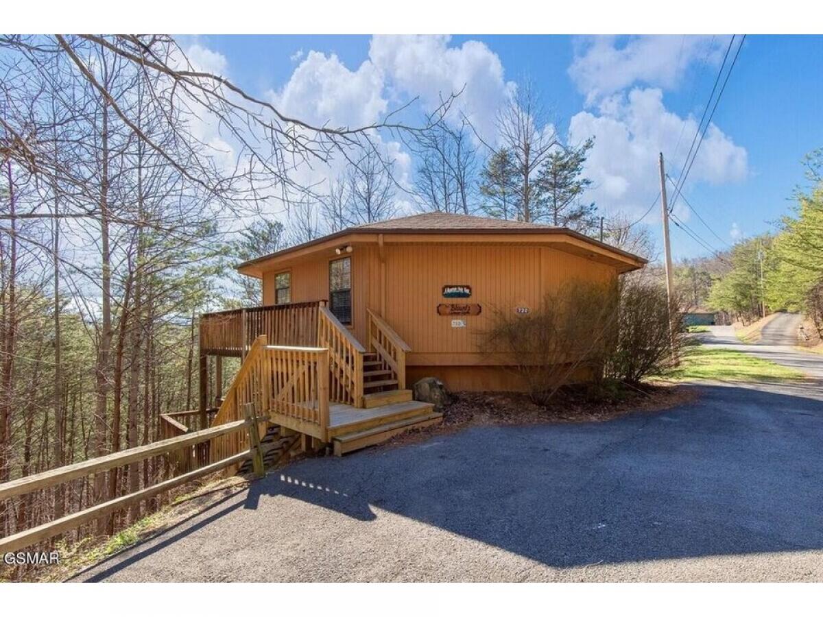 Picture of Home For Sale in Gatlinburg, Tennessee, United States