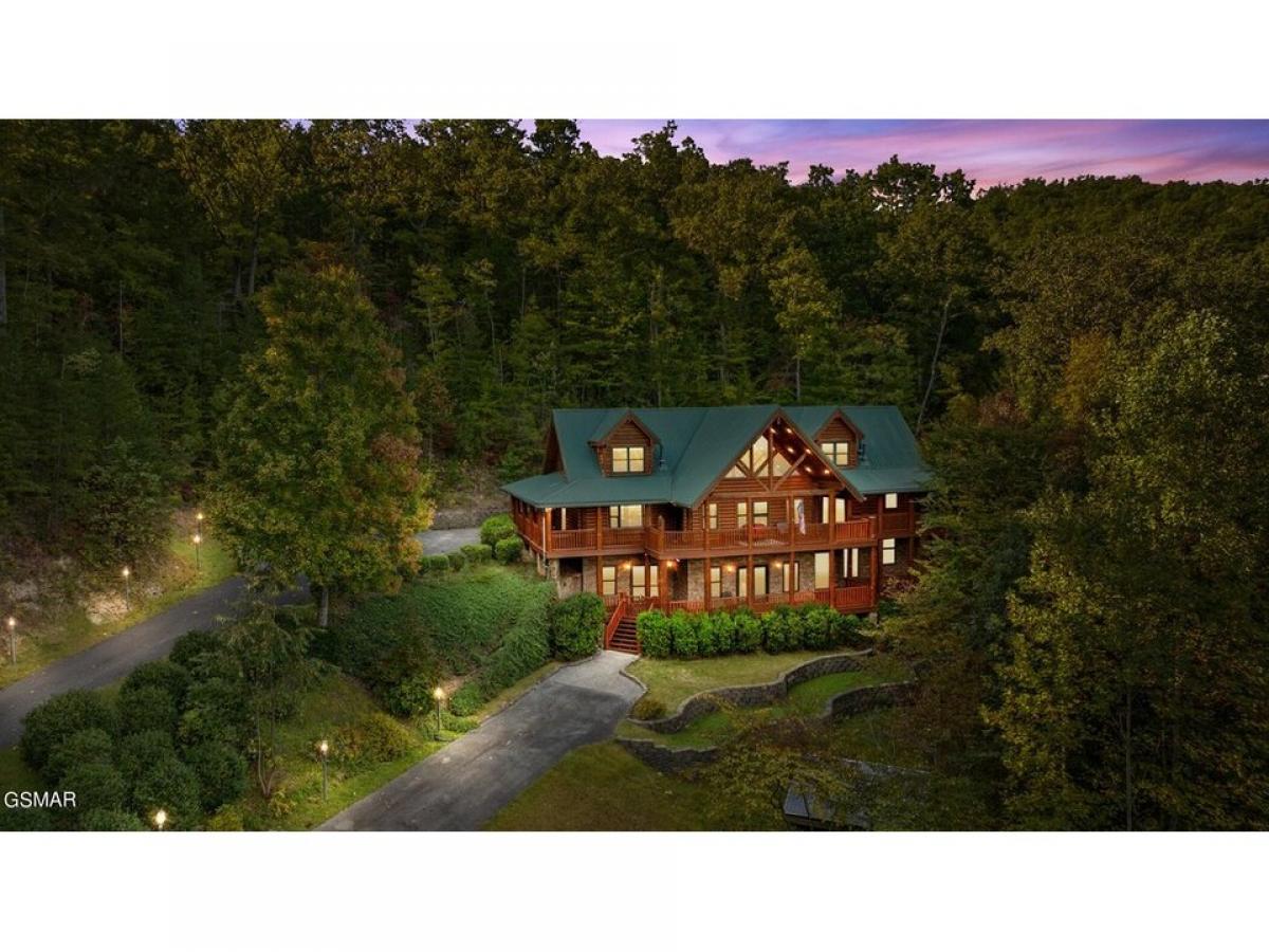 Picture of Home For Sale in Gatlinburg, Tennessee, United States