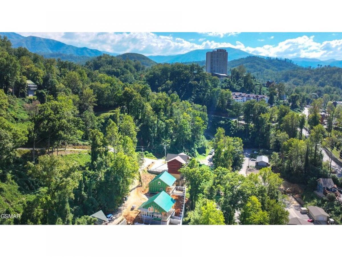 Picture of Home For Sale in Gatlinburg, Tennessee, United States