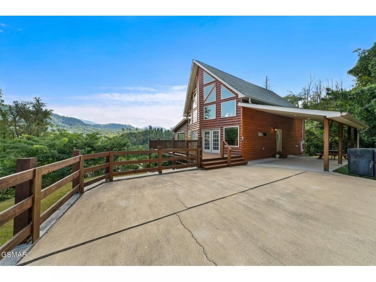 Picture of Home For Sale in Gatlinburg, Tennessee, United States