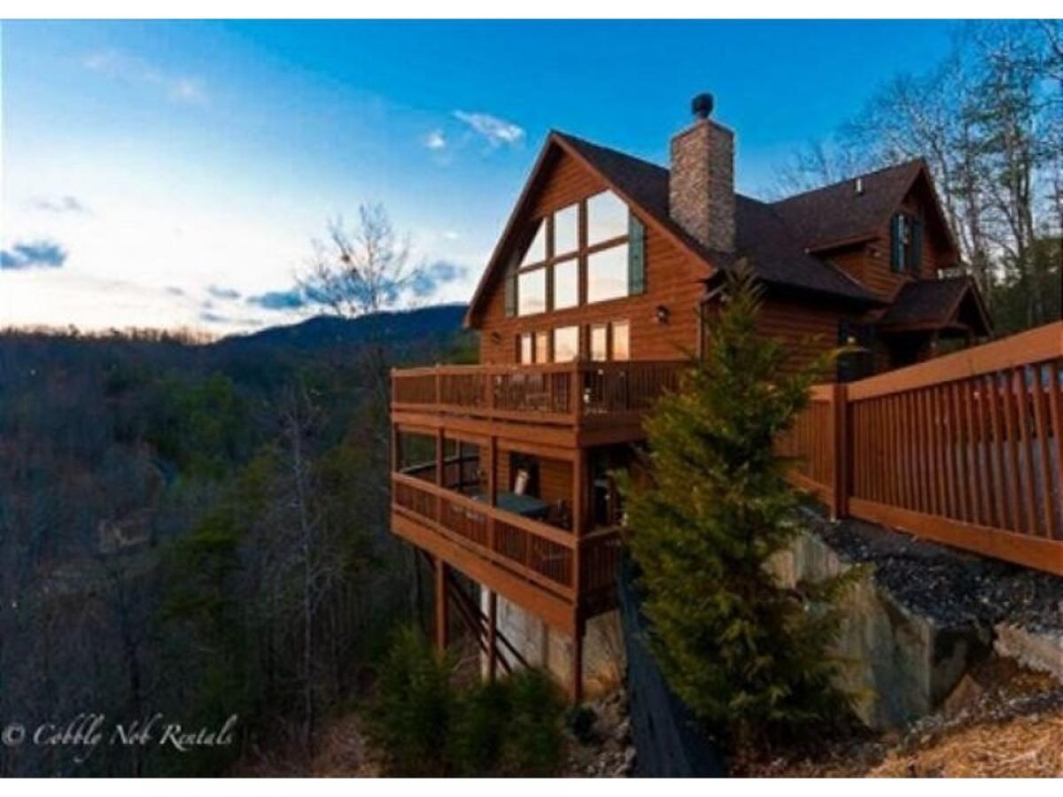 Picture of Home For Sale in Gatlinburg, Tennessee, United States