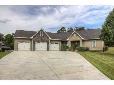 Home For Sale in Dandridge, Tennessee