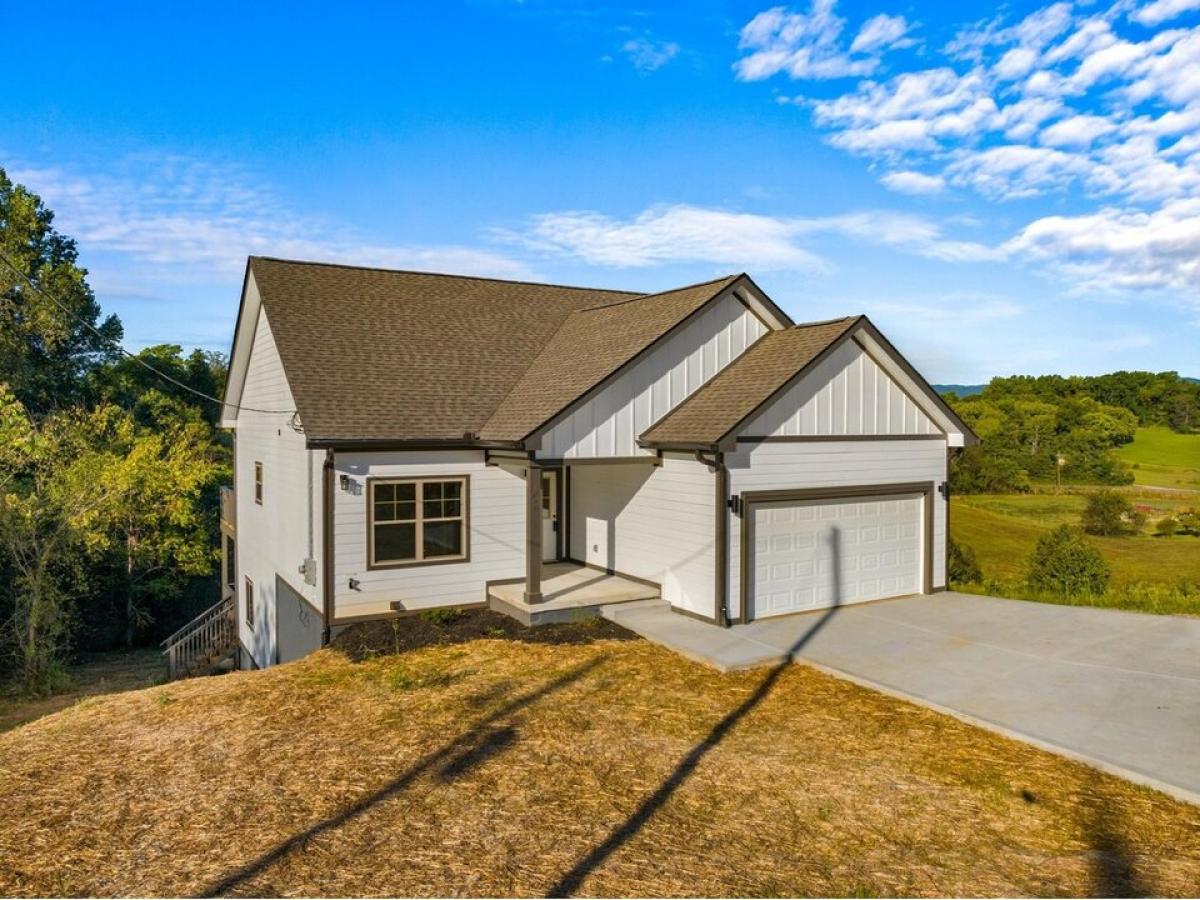 Picture of Home For Sale in Newport, Tennessee, United States