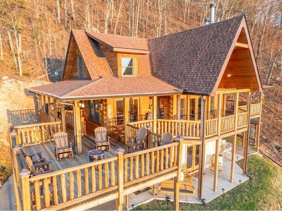 Picture of Home For Sale in Sevierville, Tennessee, United States