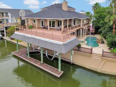 Home For Sale in Tiki Island, Texas