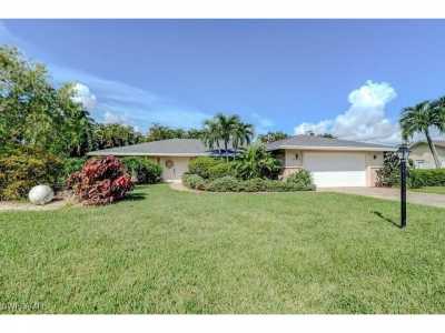 Home For Sale in Fort Myers, Florida