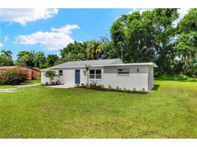 Home For Sale in Fort Myers, Florida