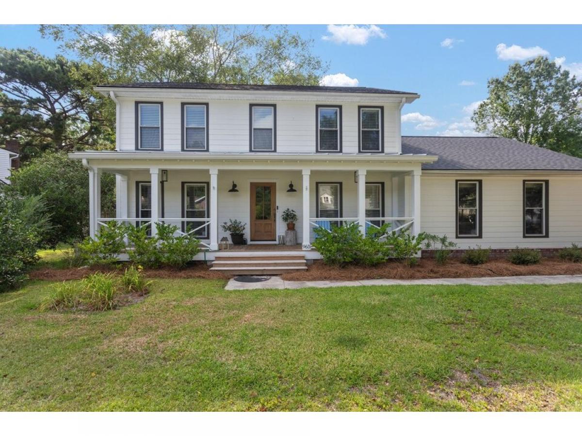 Picture of Home For Sale in Mount Pleasant, South Carolina, United States