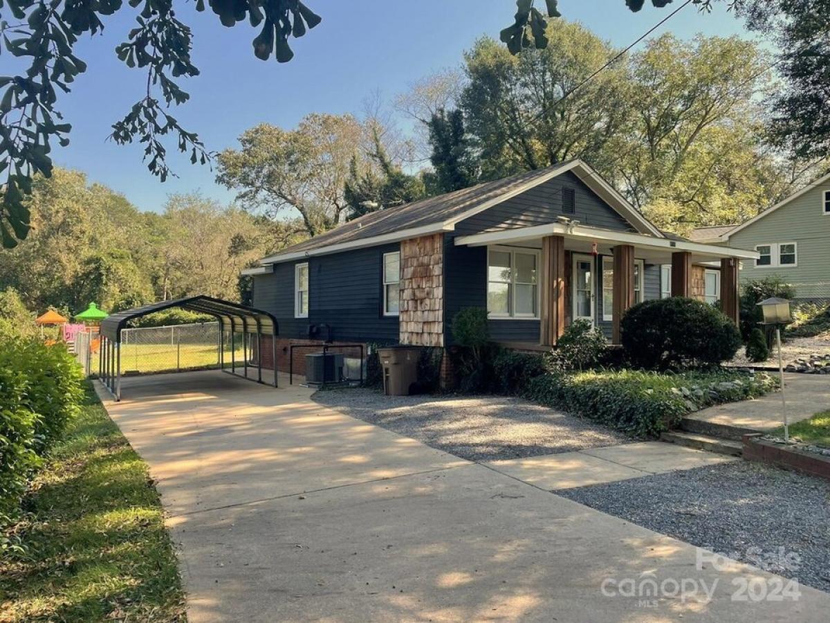 Picture of Home For Sale in Shelby, North Carolina, United States