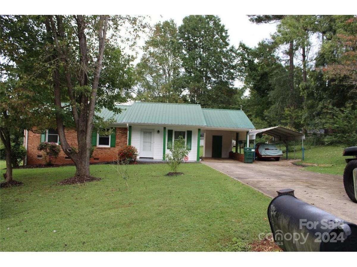 Picture of Home For Sale in Newton, North Carolina, United States