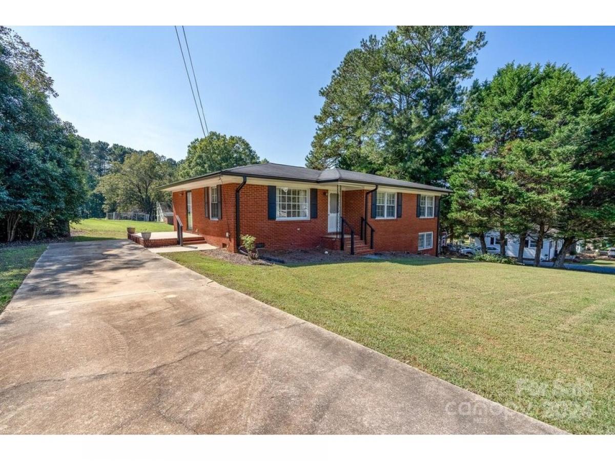 Picture of Home For Sale in Norwood, North Carolina, United States