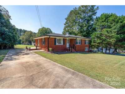 Home For Sale in Norwood, North Carolina