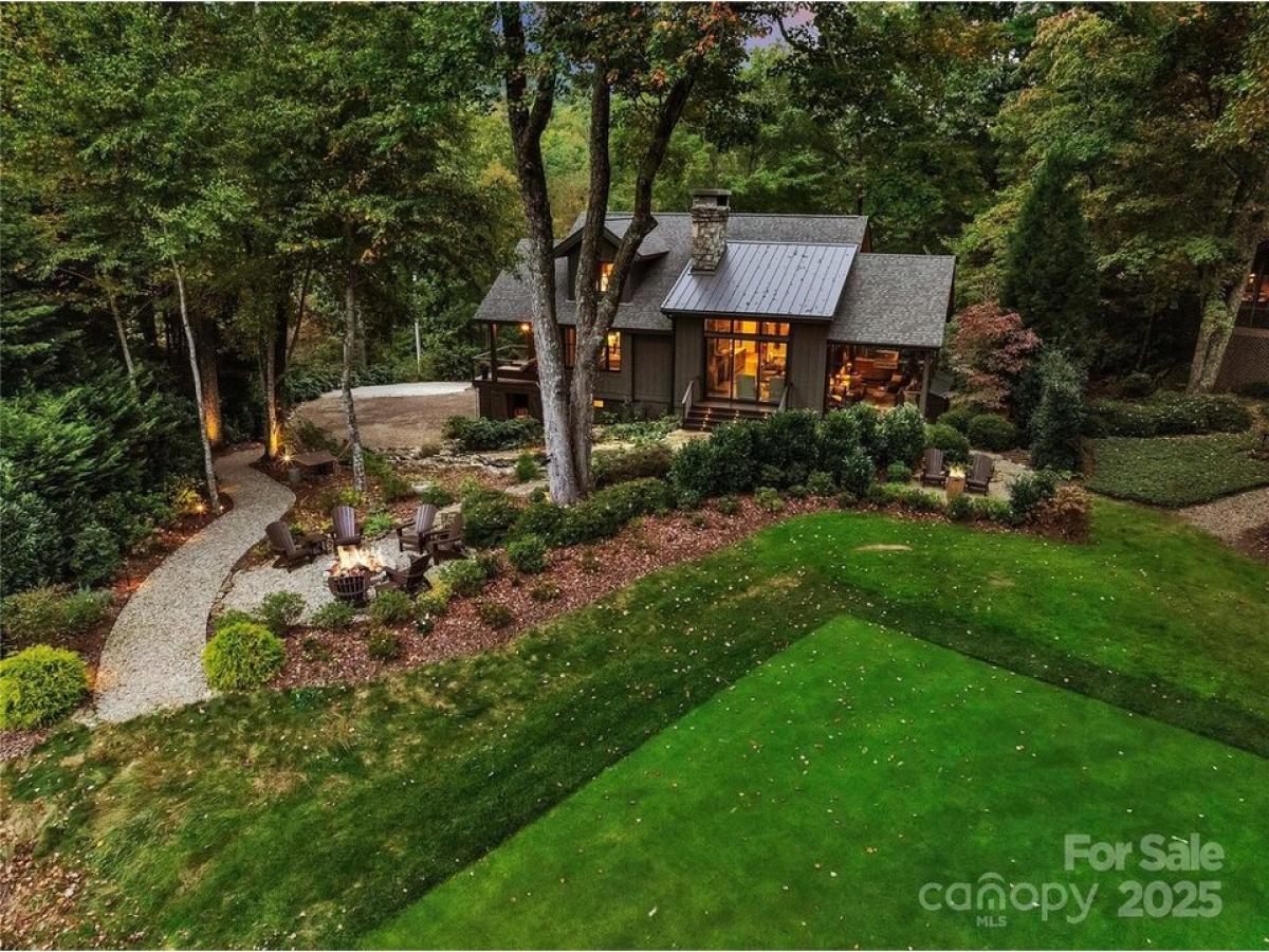 Picture of Home For Sale in Lake Toxaway, North Carolina, United States