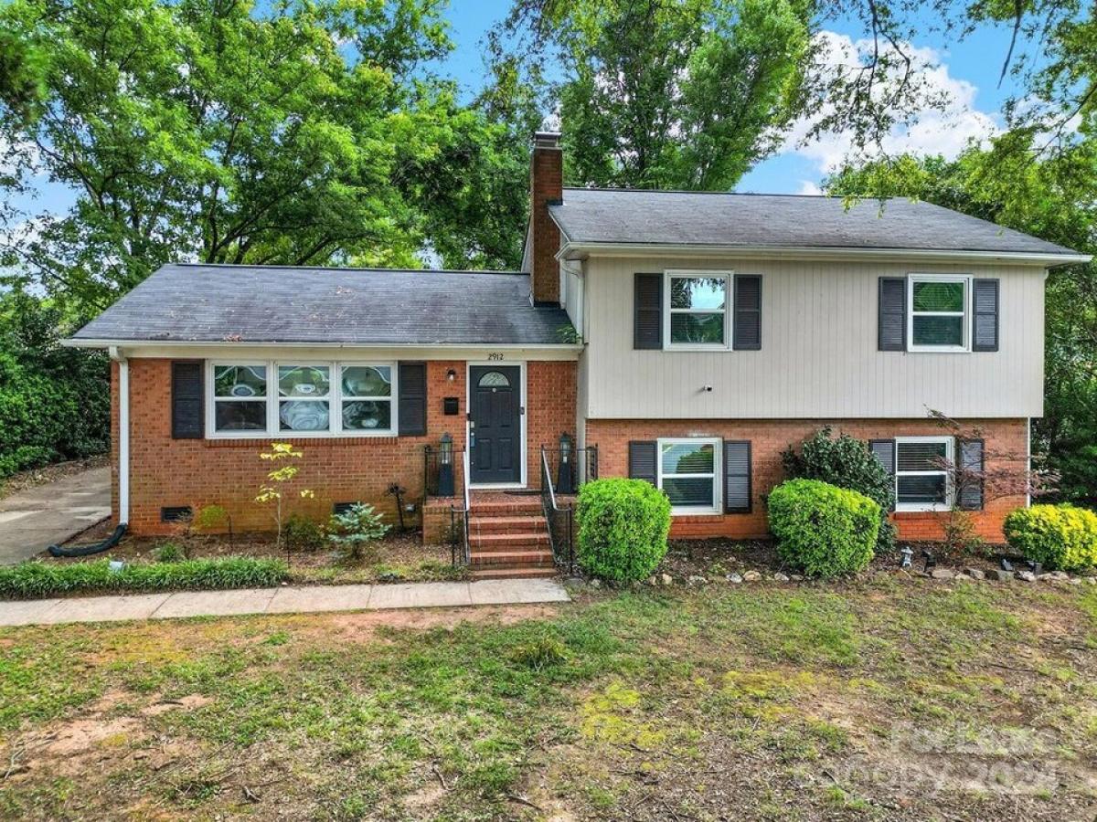 Picture of Home For Rent in Charlotte, North Carolina, United States