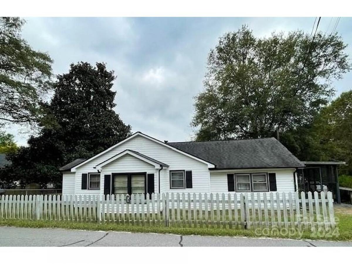 Picture of Home For Sale in Forest City, North Carolina, United States