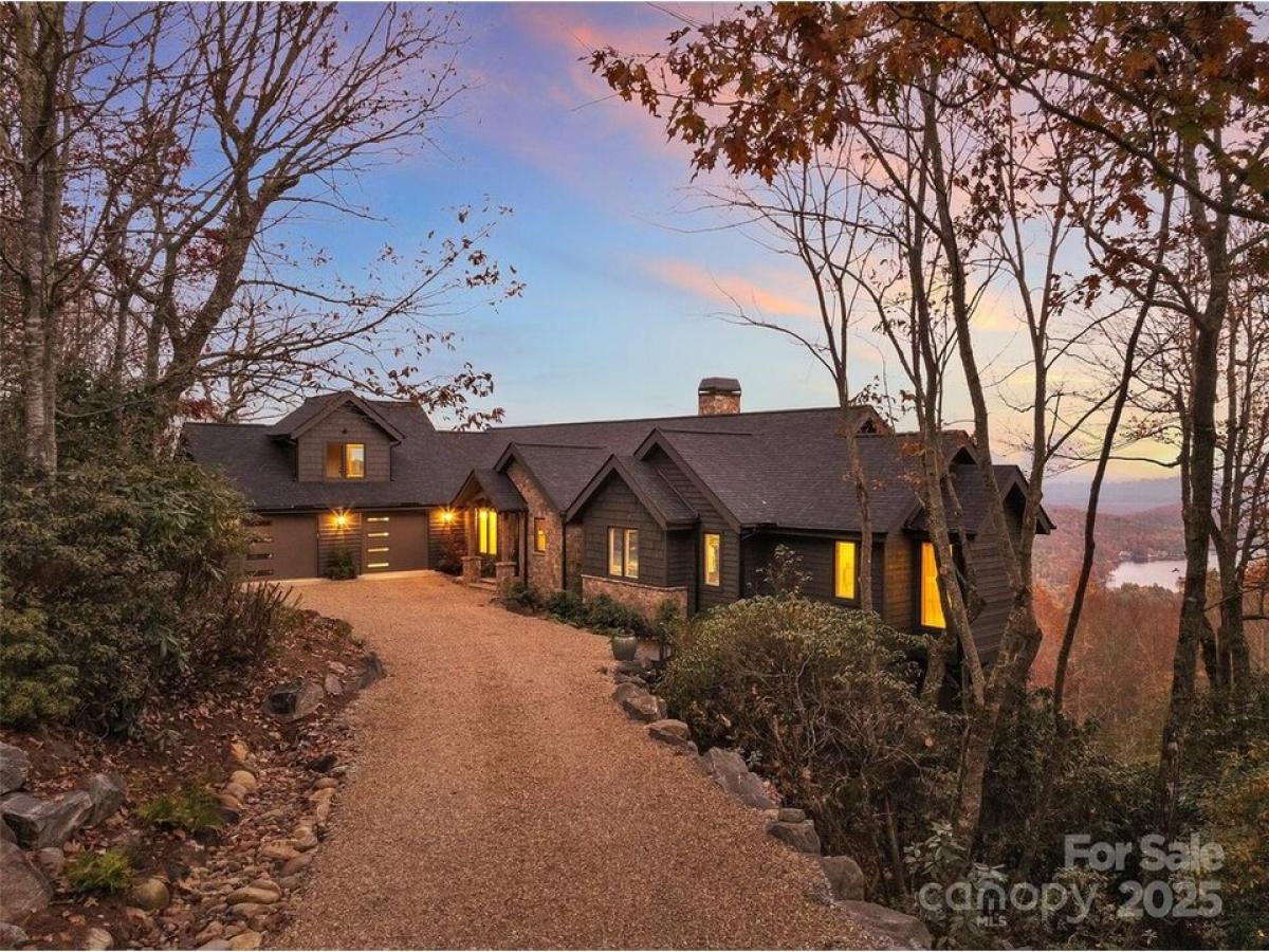 Picture of Home For Sale in Lake Toxaway, North Carolina, United States