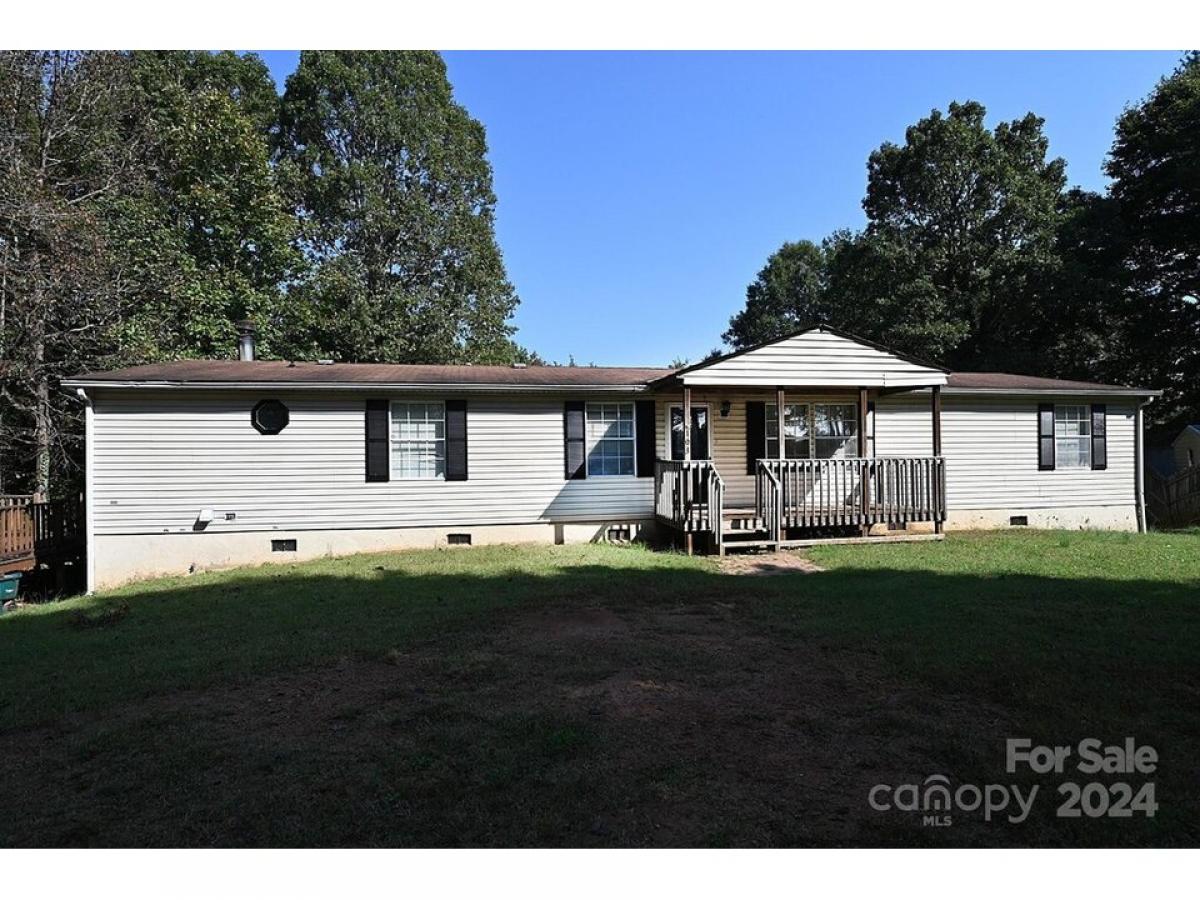 Picture of Home For Sale in Newton, North Carolina, United States