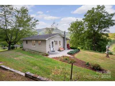 Home For Sale in Burnsville, North Carolina