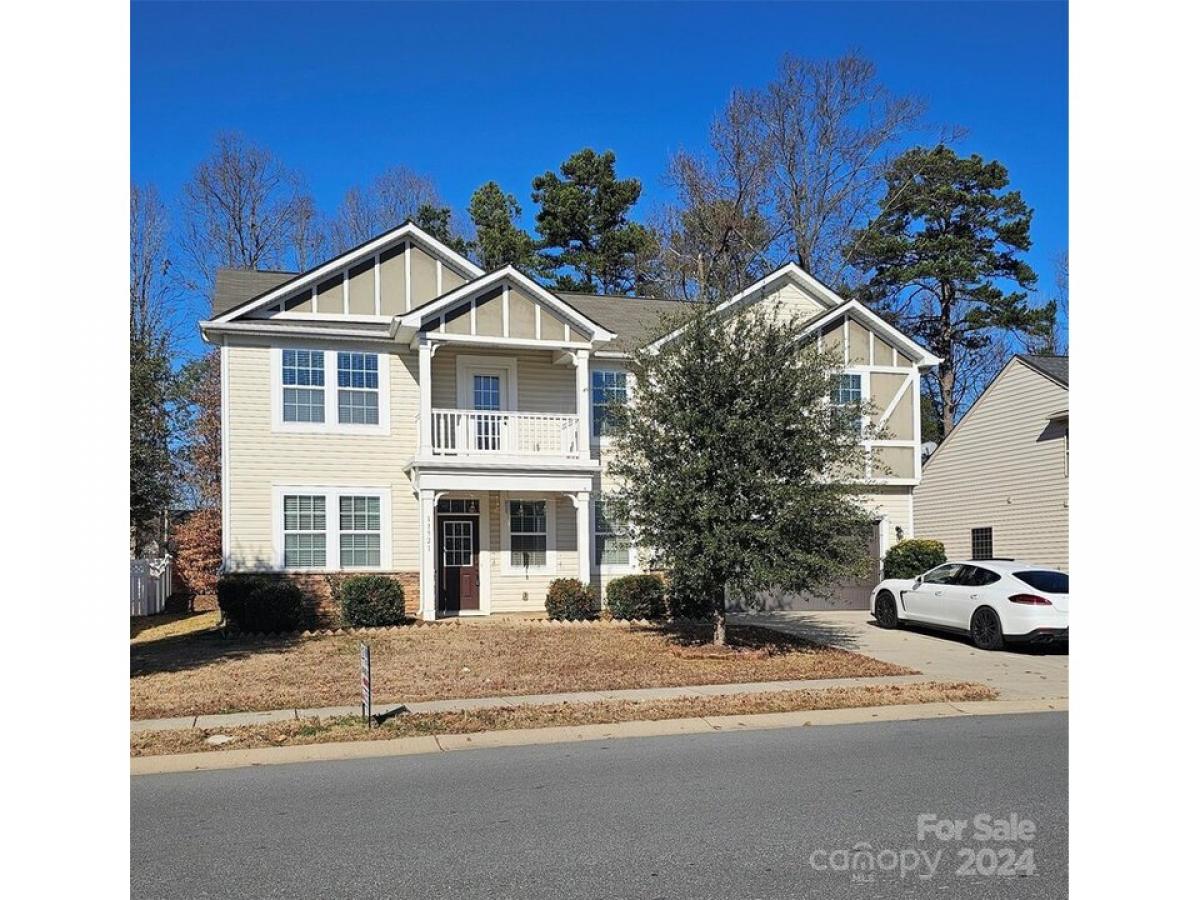 Picture of Home For Sale in Charlotte, North Carolina, United States