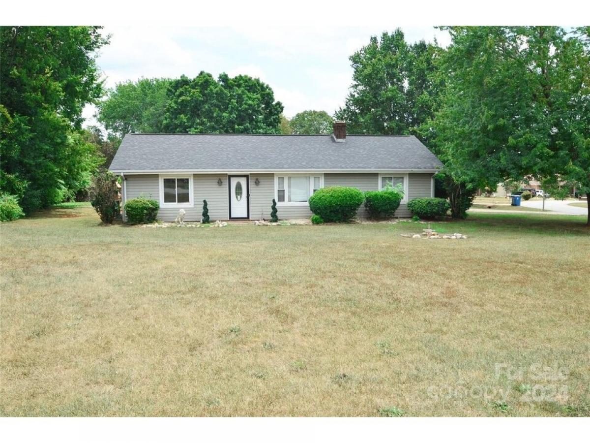 Picture of Home For Sale in Hickory, North Carolina, United States