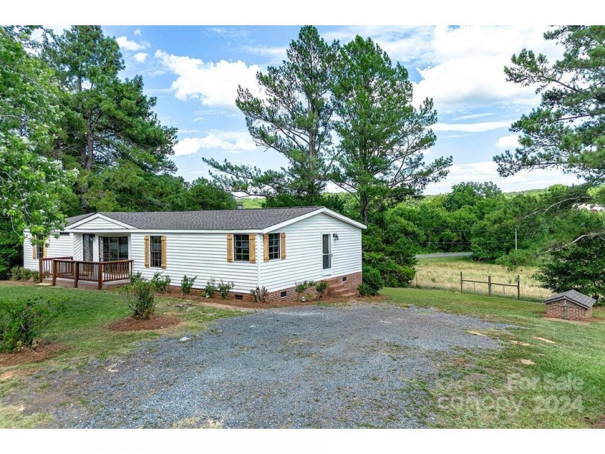 Picture of Home For Sale in Norwood, North Carolina, United States