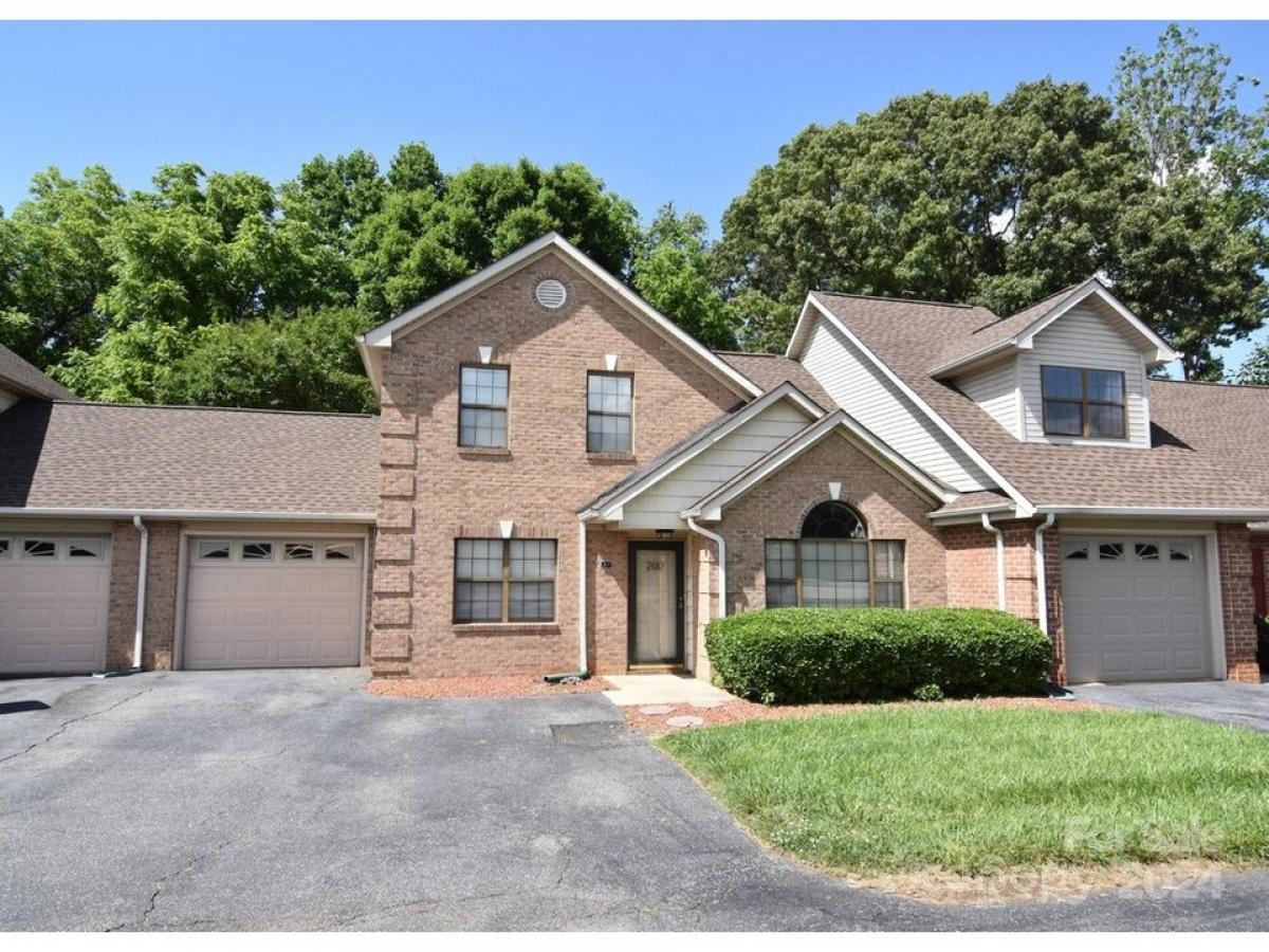 Picture of Home For Sale in Newton, North Carolina, United States