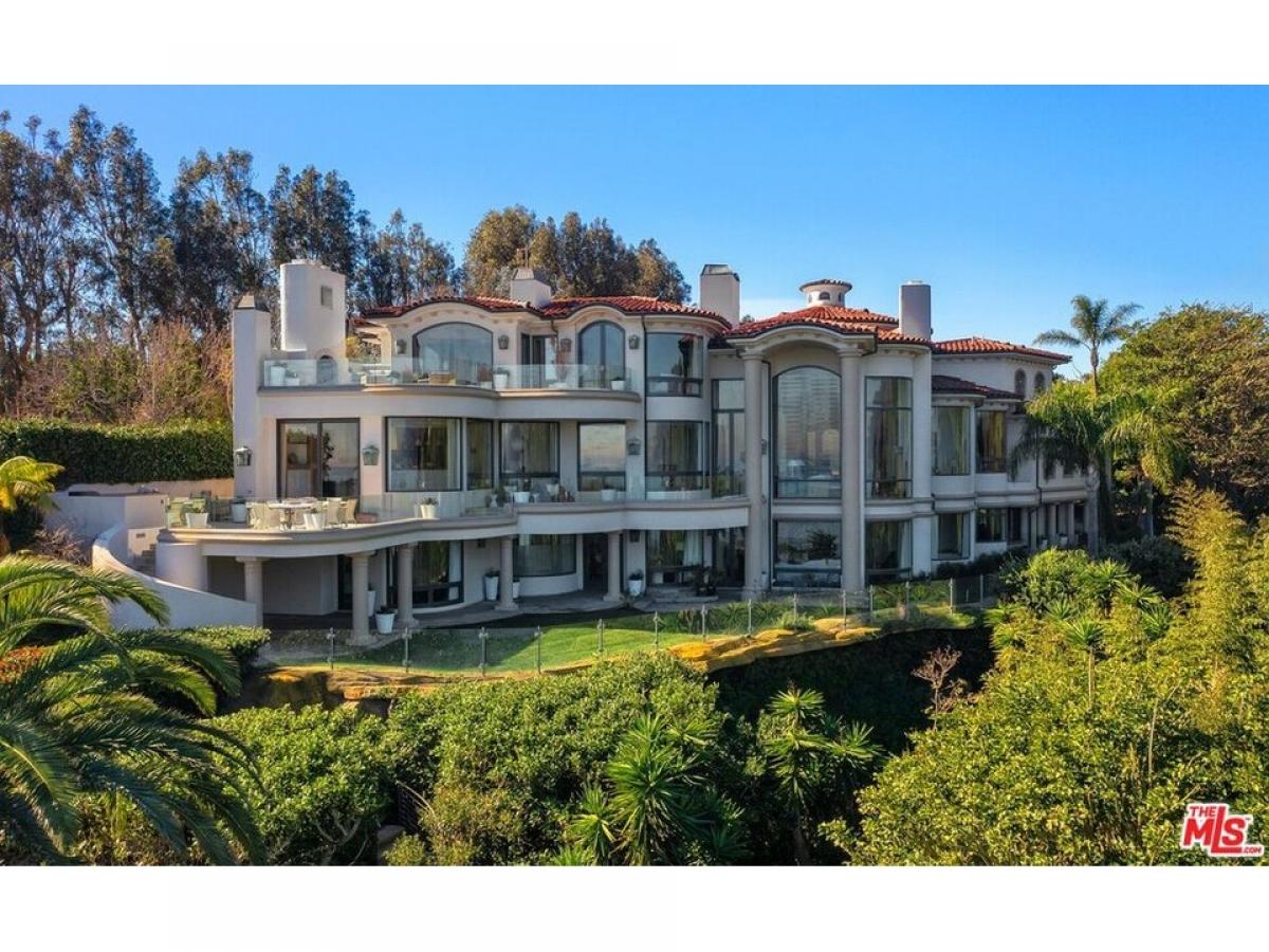 Picture of Home For Sale in Malibu, California, United States