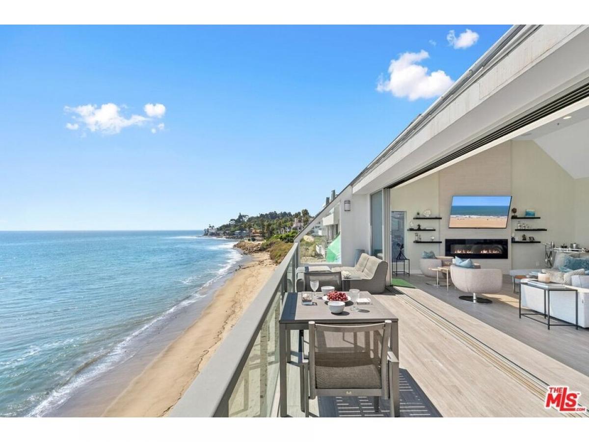 Picture of Home For Sale in Malibu, California, United States