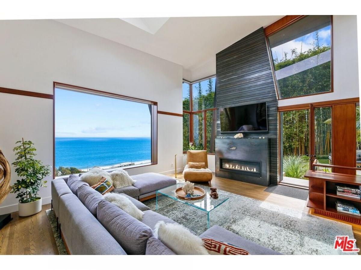 Picture of Home For Sale in Malibu, California, United States