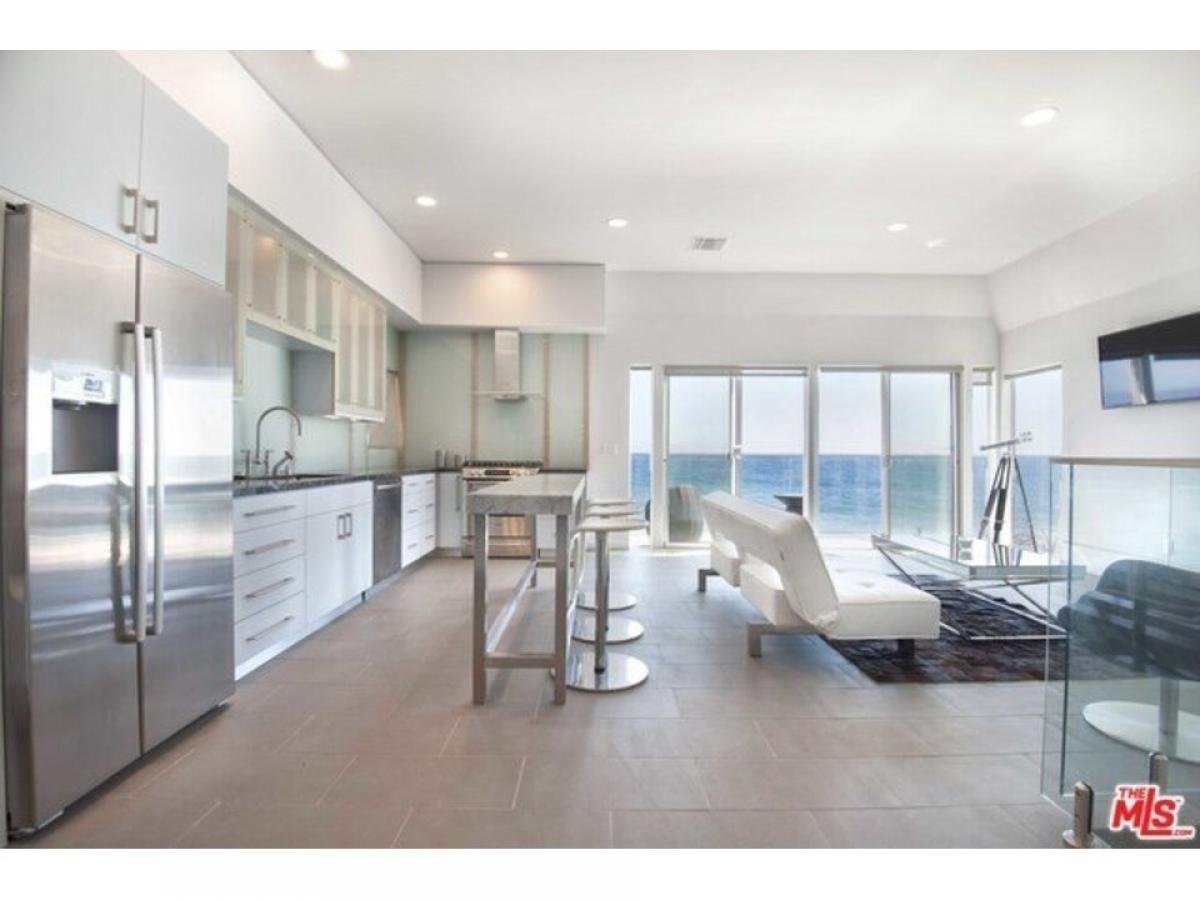 Picture of Home For Sale in Malibu, California, United States