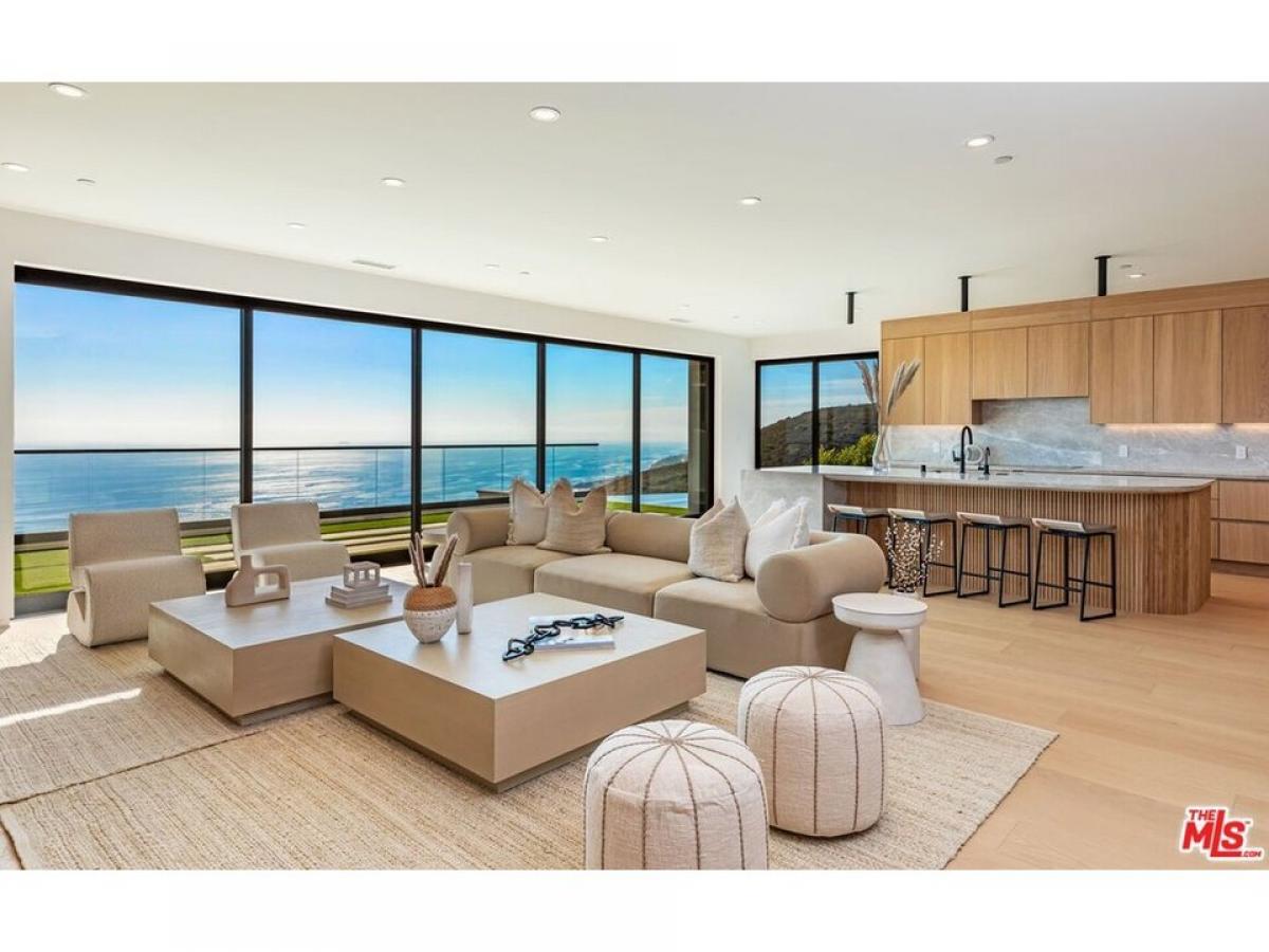 Picture of Home For Sale in Malibu, California, United States