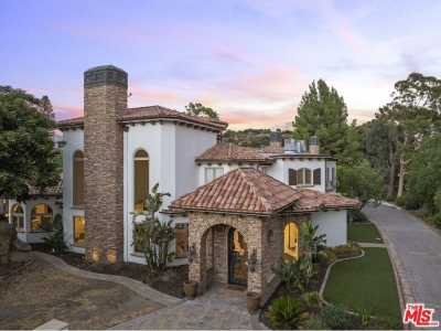 Home For Sale in Chatsworth, California