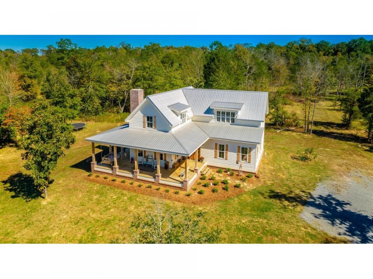 Picture of Home For Sale in Chickamauga, Georgia, United States