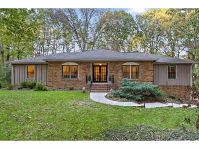 Home For Sale in Signal Mountain, Tennessee