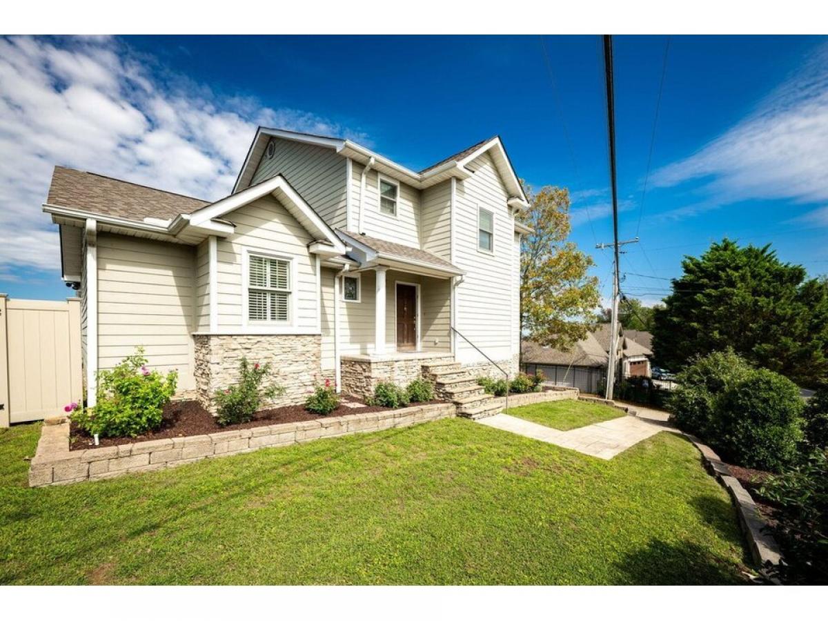 Picture of Home For Sale in Lookout Mountain, Georgia, United States