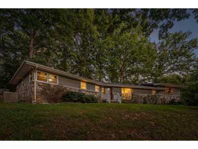 Home For Sale in Dunlap, Tennessee