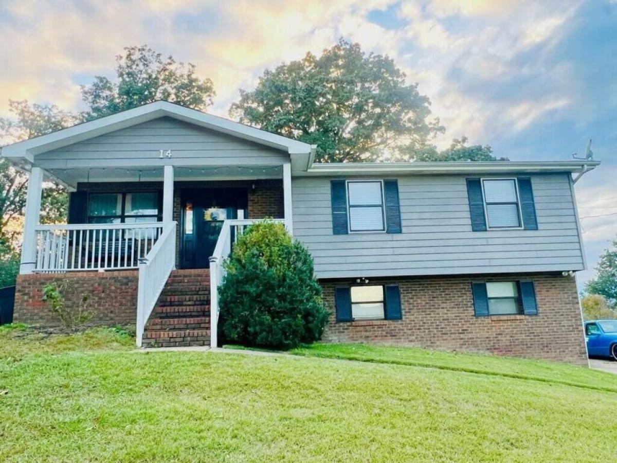 Picture of Home For Sale in Chickamauga, Georgia, United States