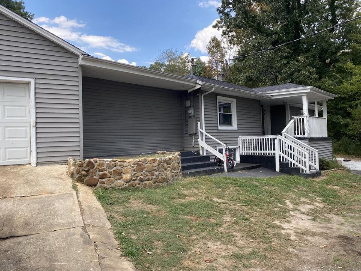 Picture of Home For Sale in Chickamauga, Georgia, United States