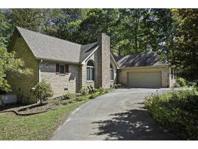 Home For Sale in Signal Mountain, Tennessee