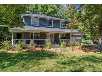 Home For Sale in Signal Mountain, Tennessee